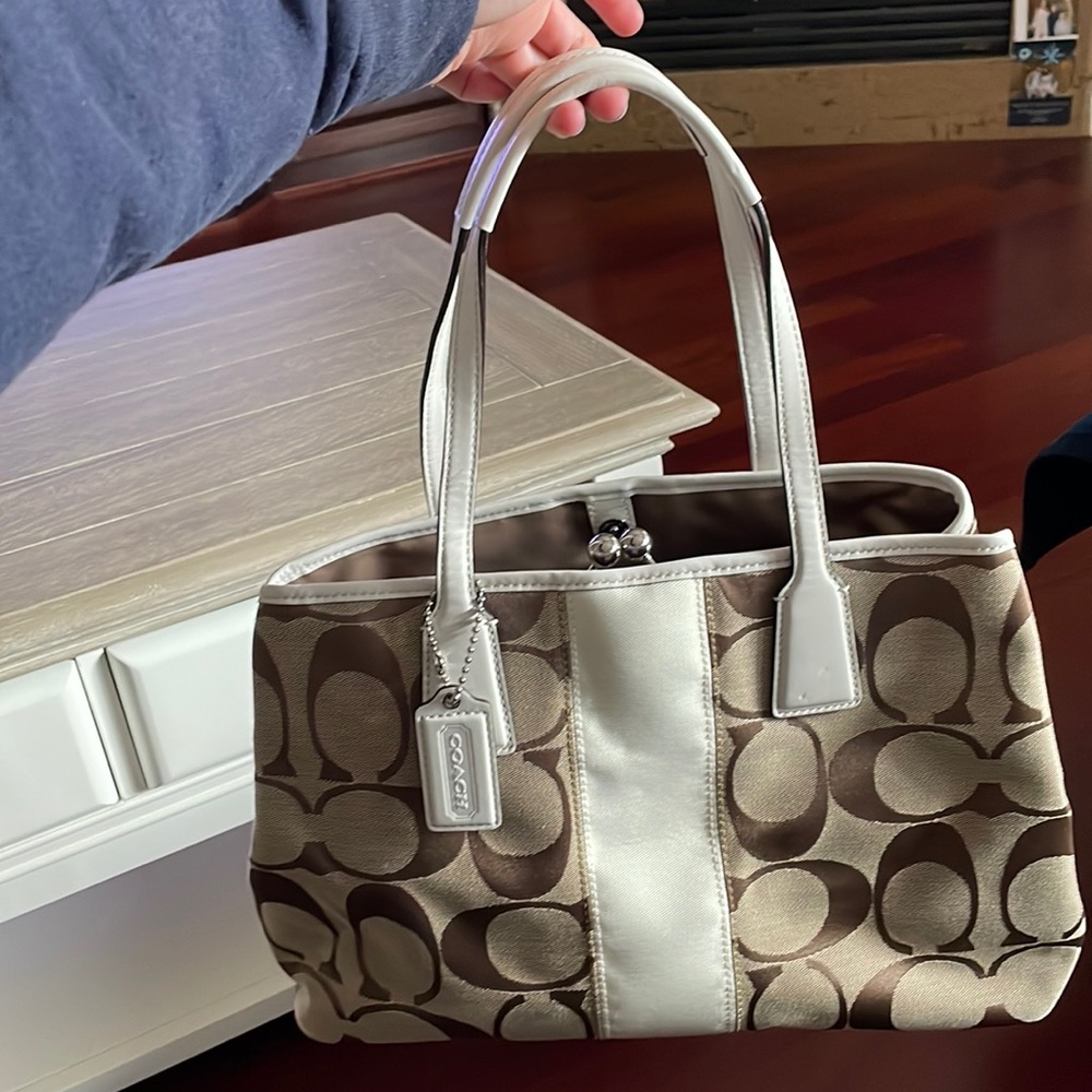 NWOT Coach Purse model no: J0971-F13533